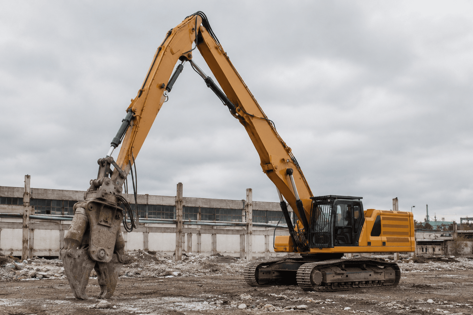 Экскаватор CAT 340 UHD с удлинённой стрелой